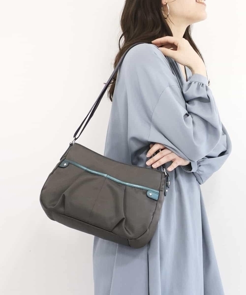 MK MICHEL KLEIN（エムケーミッシェルクラン）の「【撥水】タックデザインショルダー（ショルダーバッグ・レディース・モカ/カーキ/グレー/キナリ/ベージュ・00）」の5枚目の写真