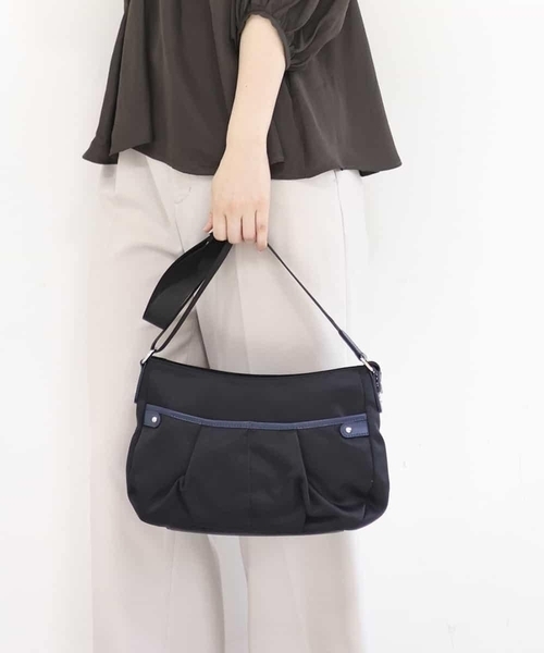 MK MICHEL KLEIN（エムケーミッシェルクラン）の「【撥水】タックデザインショルダー（ショルダーバッグ・レディース・モカ/カーキ/グレー/キナリ/ベージュ・00）」の2枚目の写真