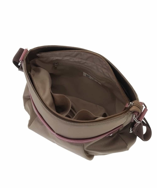 MK MICHEL KLEIN（エムケーミッシェルクラン）の「【撥水】タックデザインショルダー（ショルダーバッグ・レディース・モカ/カーキ/グレー/キナリ/ベージュ・00）」の6枚目の写真
