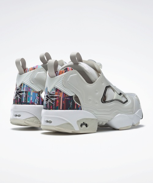Reebok(リーボック)の「インスタポンプ フューリー OG / Instapump Fury OG(スニーカー・メンズ・ホワイト×ブラック/ホワイト系その他・24.0cm/25.5cm/27.0cm/27.5cm/26.0cm/24.5cm/25.0cm/29.0cm/28.5cm/23.0cm/23.5cm/28.0cm/26.5cm/29.5cm)」の10枚目の写真