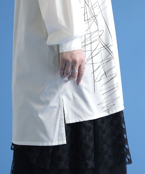 osharewalker（オシャレウォーカー）の「【廃盤】『アシメデザインプリントシャツ』（シャツ/ブラウス・レディース・オフホワイト・1/2）」の11枚目の写真