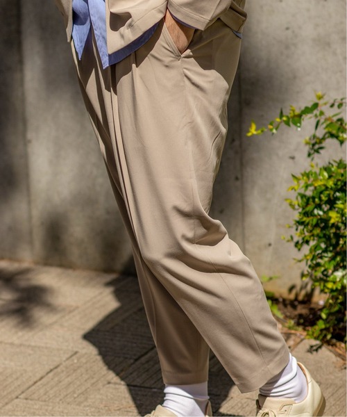 EDIFICE（エディフィス）の「ツープリーツ バルーン パンツ（その他パンツ・メンズ・ブラック/ベージュ系その他・SMALL/MEDIUM/LARGE）」の4枚目の写真