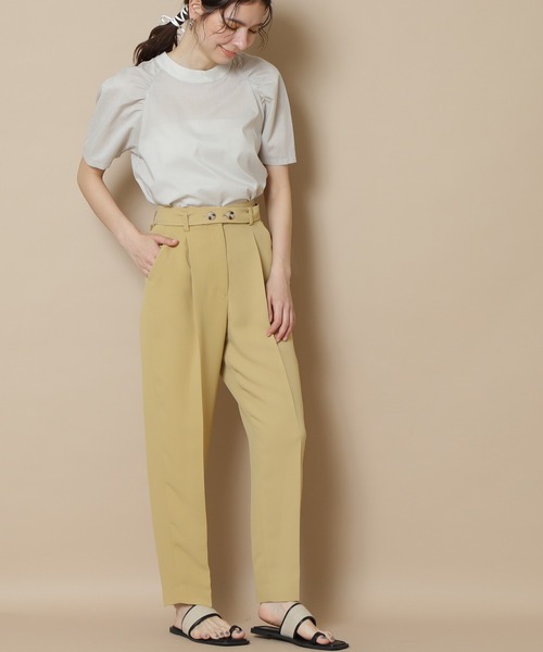N.（N. Natural Beauty Basic）（エヌエヌナチュラルビューティーベーシック）の「◆ボタンディテールベルトタックパンツ（その他パンツ・レディース・ライトベージュ/イエロー/ブラック・MEDIUM）」の3枚目の写真