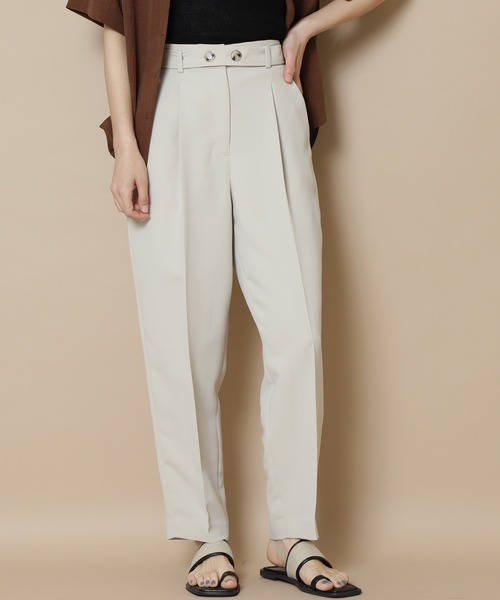 N.（N. Natural Beauty Basic）（エヌエヌナチュラルビューティーベーシック）の「◆ボタンディテールベルトタックパンツ（その他パンツ・レディース・ライトベージュ/イエロー/ブラック・MEDIUM）」の7枚目の写真