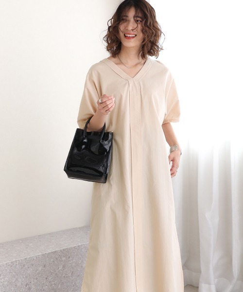 Bou Jeloud（ブージュルード）の「Vネックセンターラインサックワンピース（ワンピース・レディース・ブラック/ベージュ/アイボリー・FREE）」の5枚目の写真