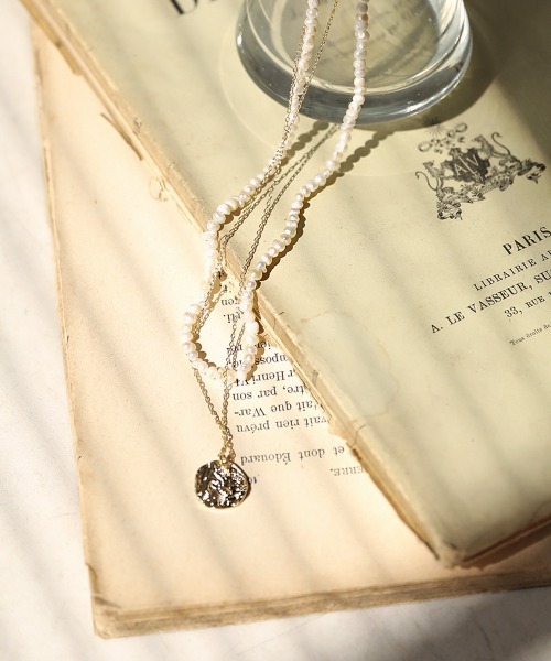 Bab（バブ）の「【WEB限定】コインモチーフパールネックレス（ネックレス・レディース・ゴールド/シルバー・ONESIZE）」の2枚目の写真