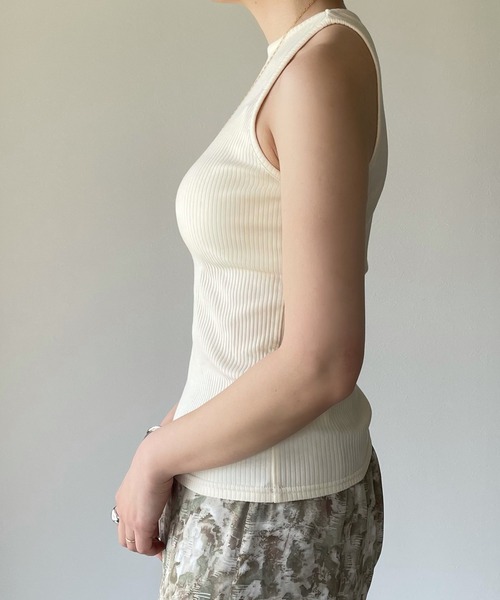y/m by misato（イムバイミサト）の「カットリブアメスリタンクトップ（タンクトップ・レディース・ブラック/ベージュ/オフホワイト・FREE）」の4枚目の写真
