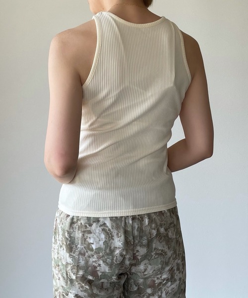y/m by misato（イムバイミサト）の「カットリブアメスリタンクトップ（タンクトップ・レディース・ブラック/ベージュ/オフホワイト・FREE）」の6枚目の写真