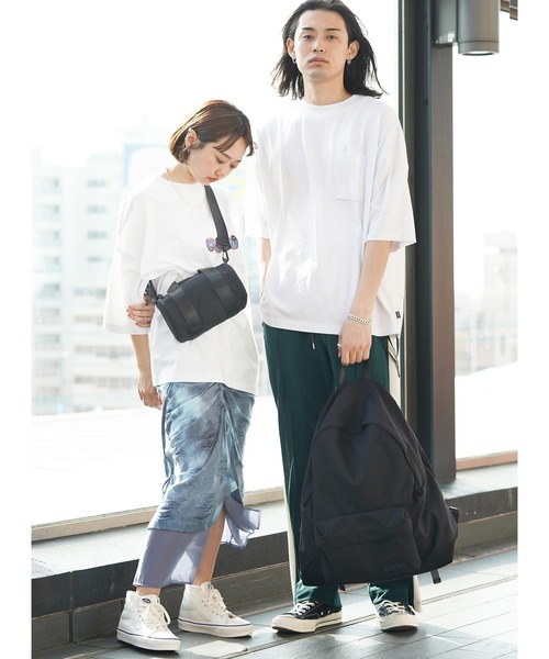 OUTDOOR PRODUCTS(アウトドアプロダクツ)の「OUTDOOR PRODUCTS MINI ROLL BOSTN BAG(ショルダーバッグ・メンズ・ブラック・ONE SIZE)」の4枚目の写真