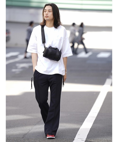 OUTDOOR PRODUCTS(アウトドアプロダクツ)の「OUTDOOR PRODUCTS MINI ROLL BOSTN BAG(ショルダーバッグ・メンズ・ブラック・ONE SIZE)」の5枚目の写真