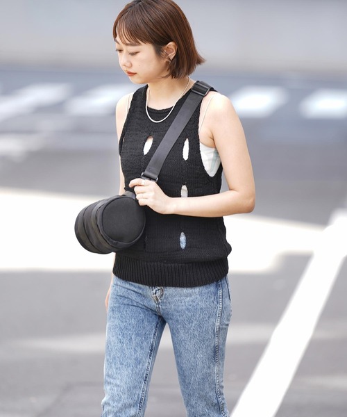 OUTDOOR PRODUCTS(アウトドアプロダクツ)の「OUTDOOR PRODUCTS MINI ROLL BOSTN BAG(ショルダーバッグ・メンズ・ブラック・ONE SIZE)」の6枚目の写真