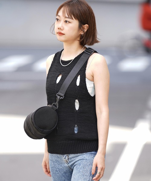 OUTDOOR PRODUCTS(アウトドアプロダクツ)の「OUTDOOR PRODUCTS MINI ROLL BOSTN BAG(ショルダーバッグ・メンズ・ブラック・ONE SIZE)」の7枚目の写真