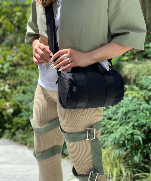 OUTDOOR PRODUCTS(アウトドアプロダクツ)の「OUTDOOR PRODUCTS MINI ROLL BOSTN BAG(ショルダーバッグ・メンズ・ブラック・ONE SIZE)」の21枚目の写真