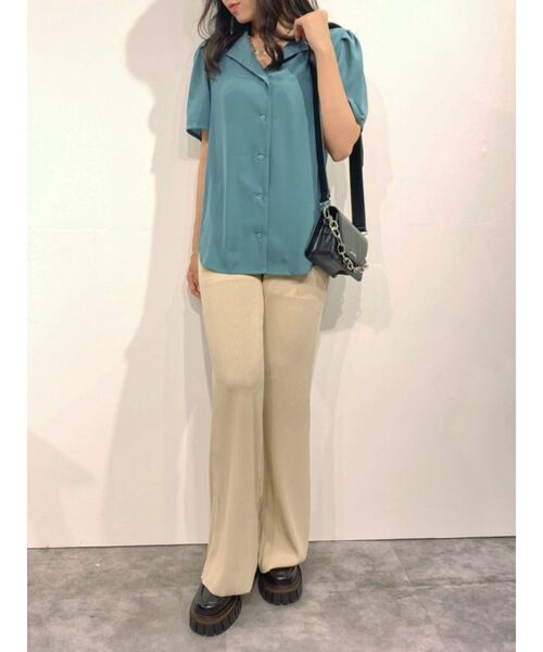 EVRIS（エヴリス）の「パワーショルダーオープンカラーシャツ（シャツ/ブラウス・レディース・ホワイト/ベージュ/ブルー・FREE）」の12枚目の写真