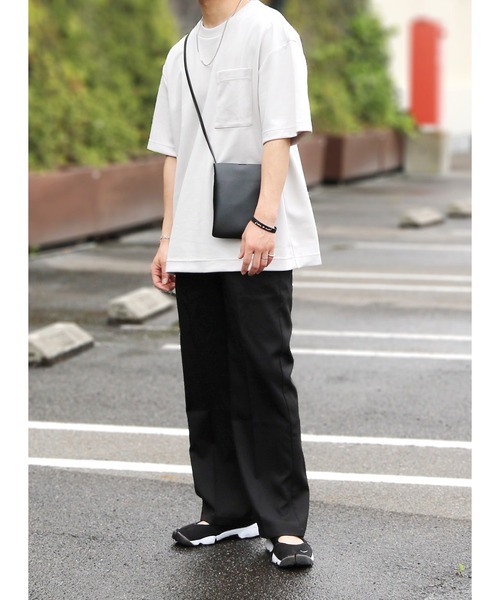 ROOPTOKYO（ループトウキョウ）の「ネックポーチ スクエアミニショルダーバッグ スマホケース ポシェット レザーショルダー サコッシュ（ショルダーバッグ・メンズ・ブラック/ベージュ・ONE SIZE）」の6枚目の写真