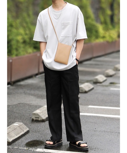 ROOPTOKYO（ループトウキョウ）の「ネックポーチ スクエアミニショルダーバッグ スマホケース ポシェット レザーショルダー サコッシュ（ショルダーバッグ・メンズ・ブラック/ベージュ・ONE SIZE）」の11枚目の写真