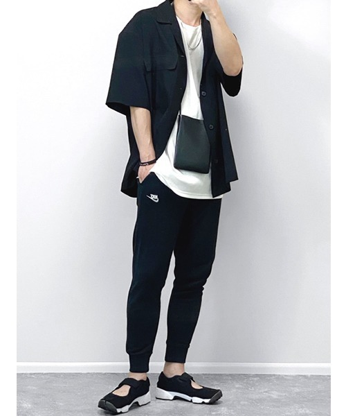 ROOPTOKYO（ループトウキョウ）の「ネックポーチ スクエアミニショルダーバッグ スマホケース ポシェット レザーショルダー サコッシュ（ショルダーバッグ・メンズ・ブラック/ベージュ・ONE SIZE）」の7枚目の写真