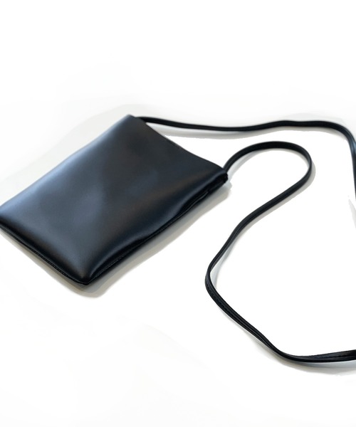 ROOPTOKYO（ループトウキョウ）の「ネックポーチ スクエアミニショルダーバッグ スマホケース ポシェット レザーショルダー サコッシュ（ショルダーバッグ・メンズ・ブラック/ベージュ・ONE SIZE）」の4枚目の写真