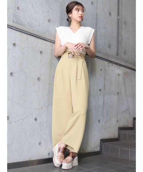 MURUA(ムルーア)の「ハイウエストタックワイドパンツ(その他パンツ・レディース・グレー/イエロー/アイボリー・1/2)」の11枚目の写真