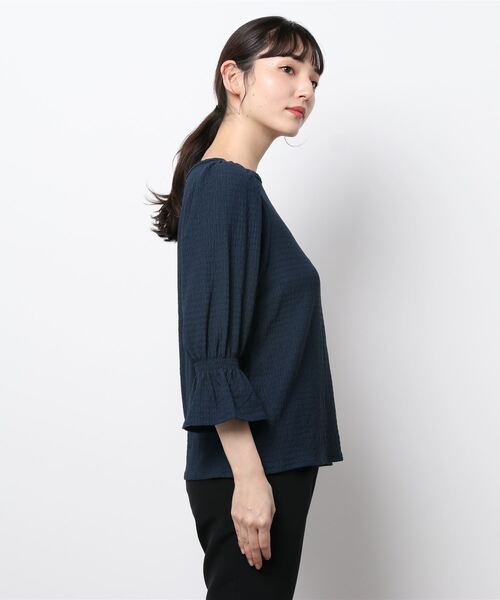 NATURAL BEAUTY BASIC(ナチュラルビューティーベーシック)の「シャーリングカットソー(Tシャツ/カットソー・レディース・ネイビー/オフホワイト/ホワイト系その他・MEDIUM)」の4枚目の写真