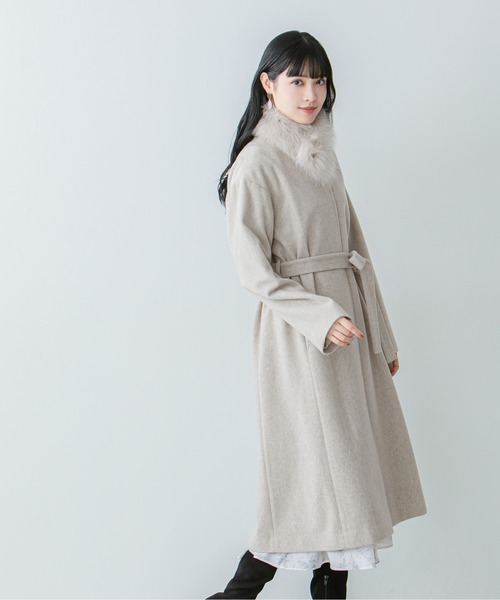 JILL by JILL STUART（ジルバイジルスチュアート）の「◇ノーカラーウールフォックスコート（ノーカラーコート・レディース・ベージュ/グレー・SMALL/MEDIUM）」の13枚目の写真