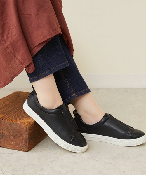 menue（メヌエ）の「スリッポンスニーカー（スニーカー・レディース・ホワイト/ブラック/グレイッシュベージュ・LL/3L/S/M/L/XS）」の2枚目の写真