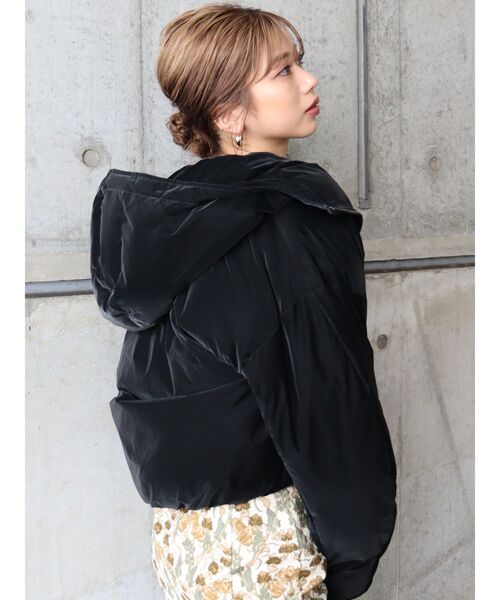 MURUA(ムルーア)の「ボリュームスタンドエアコンダウン(ダウンジャケット/コート・レディース・ブラック/グレー/ブルー/アイボリー・FREE)」の22枚目の写真