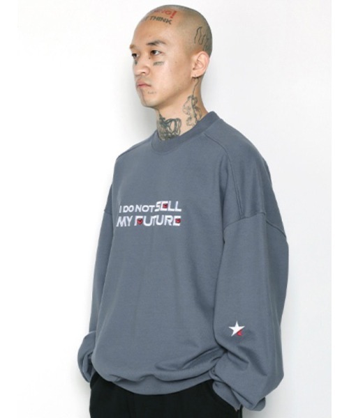 AJOBYAJO(アジョバイアジョ)の「【AJOBYAJO/アジョバイアジョ】Embroidered Slogam Sweatshirt/エンボス スローガン ロゴスウェット MTM(スウェット・メンズ・ライトグレー/グレイッシュブルー・L)」の11枚目の写真