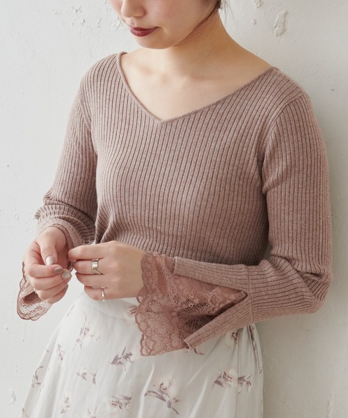 natural couture(ナチュラルクチュール)の「前後2WAY袖口レースリブニット(ニット/セーター・レディース・ブラック/サックスブルー/アイボリー/ボルドー/モカ・FREE)」の1枚目の写真