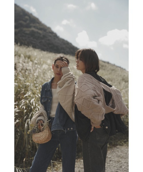 esutoreja(エストレジャ)の「バックオープンケーブルカーディガン(カーディガン/ボレロ・レディース・ベージュ/ブラウン・FREE)」の6枚目の写真