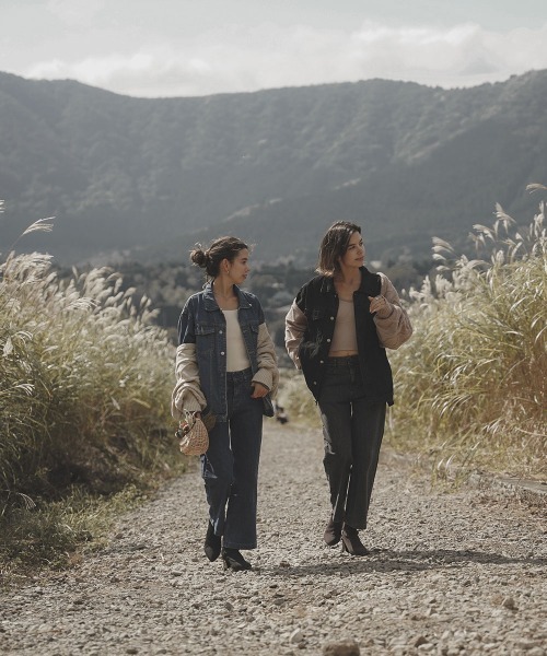 esutoreja(エストレジャ)の「バックオープンケーブルカーディガン(カーディガン/ボレロ・レディース・ベージュ/ブラウン・FREE)」の10枚目の写真