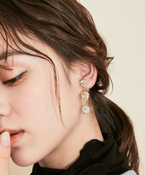 MADEMOISELLE ROPE'（マドモアゼル ロペ）の「ハートビジューイヤリング（イヤリング・レディース・ゴールド・FREE）」の6枚目の写真