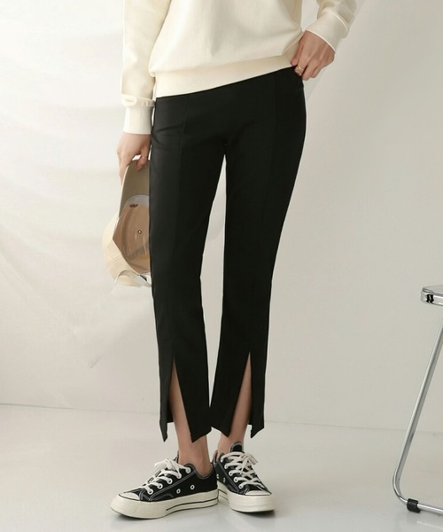 me+em select（ミームセレクト）の「フロントスリットアンクルカラーパンツ（その他パンツ・レディース・ブラック/アイボリー/レッド・LARGE/SMALL/X-LARGE/MEDIUM）」の4枚目の写真