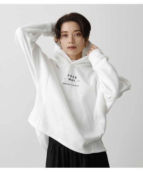 AZUL by moussy(アズールバイマウジー)の「FRONT LOGO DOLMAN PK/フロントロゴドルマンパーカー(パーカー・レディース・ライトグリーン/ダークベージュ/ブラック/オフホワイト・MEDIUM/SMALL)」の7枚目の写真