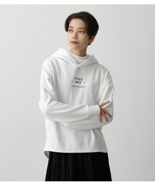 AZUL by moussy(アズールバイマウジー)の「FRONT LOGO DOLMAN PK/フロントロゴドルマンパーカー(パーカー・レディース・ライトグリーン/ダークベージュ/ブラック/オフホワイト・MEDIUM/SMALL)」の6枚目の写真