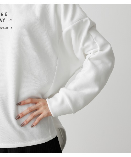 AZUL by moussy(アズールバイマウジー)の「FRONT LOGO DOLMAN PK/フロントロゴドルマンパーカー(パーカー・レディース・ライトグリーン/ダークベージュ/ブラック/オフホワイト・MEDIUM/SMALL)」の12枚目の写真