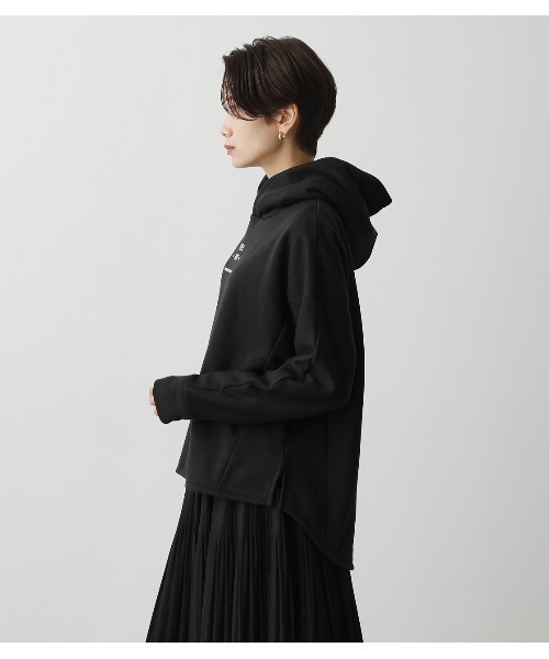 AZUL by moussy(アズールバイマウジー)の「FRONT LOGO DOLMAN PK/フロントロゴドルマンパーカー(パーカー・レディース・ライトグリーン/ダークベージュ/ブラック/オフホワイト・MEDIUM/SMALL)」の19枚目の写真