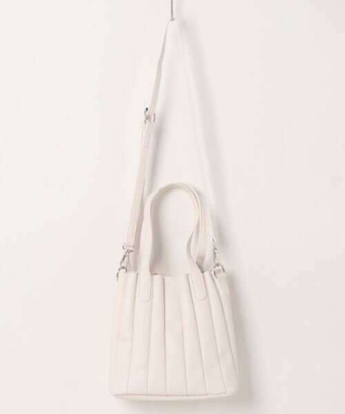 Lui's（ルイス）の「2WAYウェーブミニトートバッグ（ハンドバッグ・レディース・ブラック/ホワイト・FREE）」の2枚目の写真