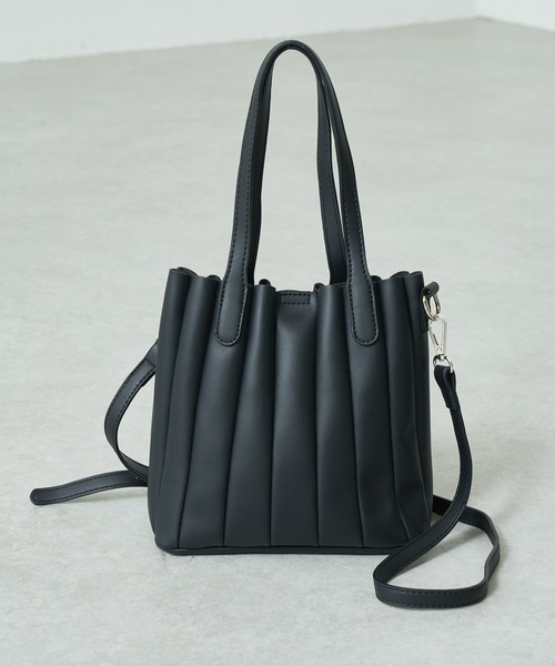 Lui's（ルイス）の「2WAYウェーブミニトートバッグ（ハンドバッグ・レディース・ブラック/ホワイト・FREE）」の3枚目の写真