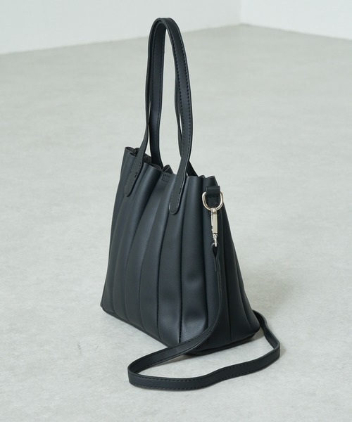 Lui's（ルイス）の「2WAYウェーブミニトートバッグ（ハンドバッグ・レディース・ブラック/ホワイト・FREE）」の4枚目の写真