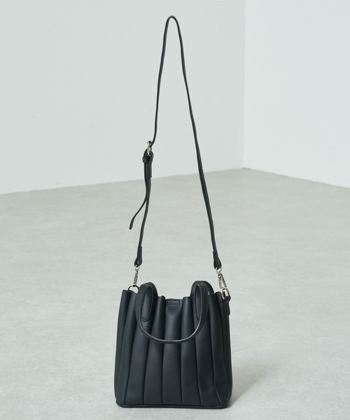 Lui's（ルイス）の「2WAYウェーブミニトートバッグ（ハンドバッグ・レディース・ブラック/ホワイト・FREE）」の7枚目の写真