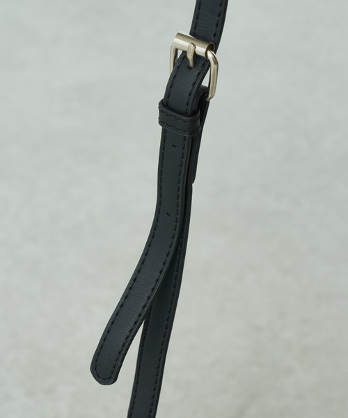 Lui's（ルイス）の「2WAYウェーブミニトートバッグ（ハンドバッグ・レディース・ブラック/ホワイト・FREE）」の8枚目の写真