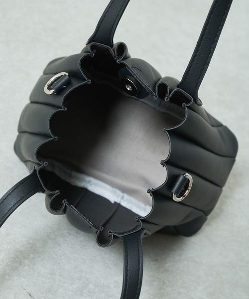 Lui's（ルイス）の「2WAYウェーブミニトートバッグ（ハンドバッグ・レディース・ブラック/ホワイト・FREE）」の11枚目の写真