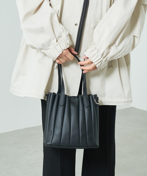 Lui's（ルイス）の「2WAYウェーブミニトートバッグ（ハンドバッグ・レディース・ブラック/ホワイト・FREE）」の17枚目の写真