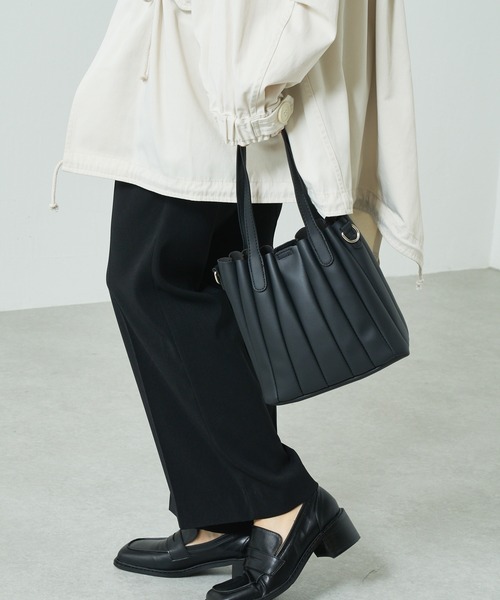 Lui's（ルイス）の「2WAYウェーブミニトートバッグ（ハンドバッグ・レディース・ブラック/ホワイト・FREE）」の18枚目の写真