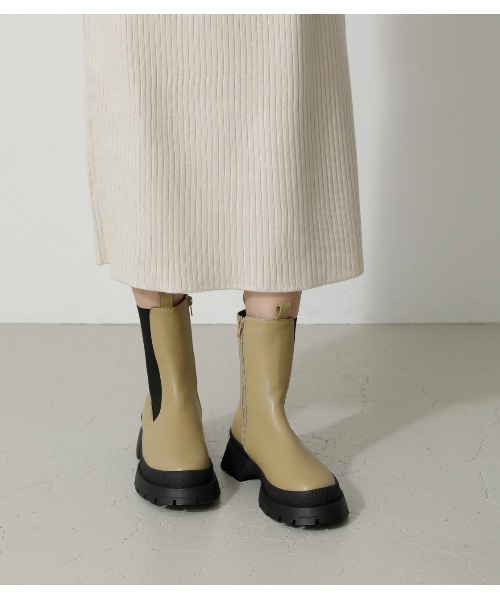 AZUL by moussy(アズールバイマウジー)の「TRACK SOLE CHELSEA BOOTS/トラックソールチェルシーブーツ(ブーツ・レディース・ブラック/ライトカーキ・LARGE/MEDIUM/SMALL)」の9枚目の写真