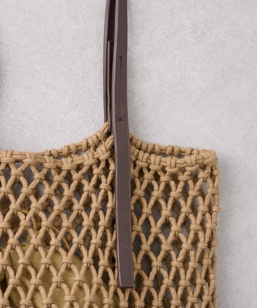 DISCOAT（ディスコート）の「マクラメ巾着付トートバッグ（トートバッグ・レディース・ブラック/ブラウン/アイボリー・FREE）」の5枚目の写真