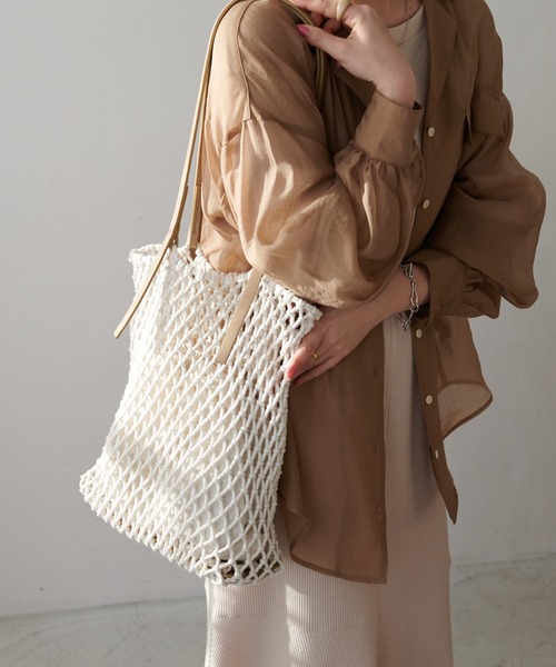 DISCOAT（ディスコート）の「マクラメ巾着付トートバッグ（トートバッグ・レディース・ブラック/ブラウン/アイボリー・FREE）」の10枚目の写真
