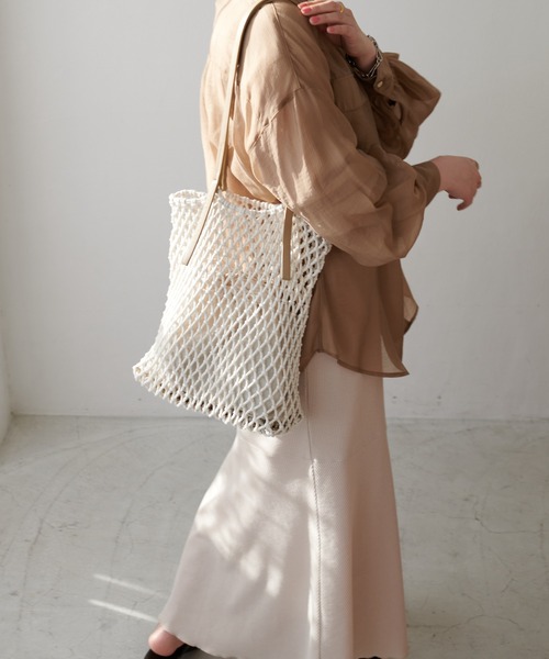 DISCOAT（ディスコート）の「マクラメ巾着付トートバッグ（トートバッグ・レディース・ブラック/ブラウン/アイボリー・FREE）」の13枚目の写真