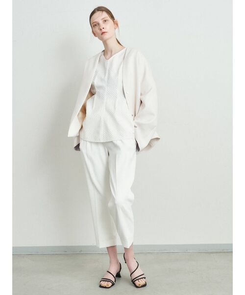 ELENDEEK(エレンディーク)の「フォルムショートコート(ステンカラーコート・レディース・ブラック/ライトベージュ/ベージュ・FREE)」の5枚目の写真